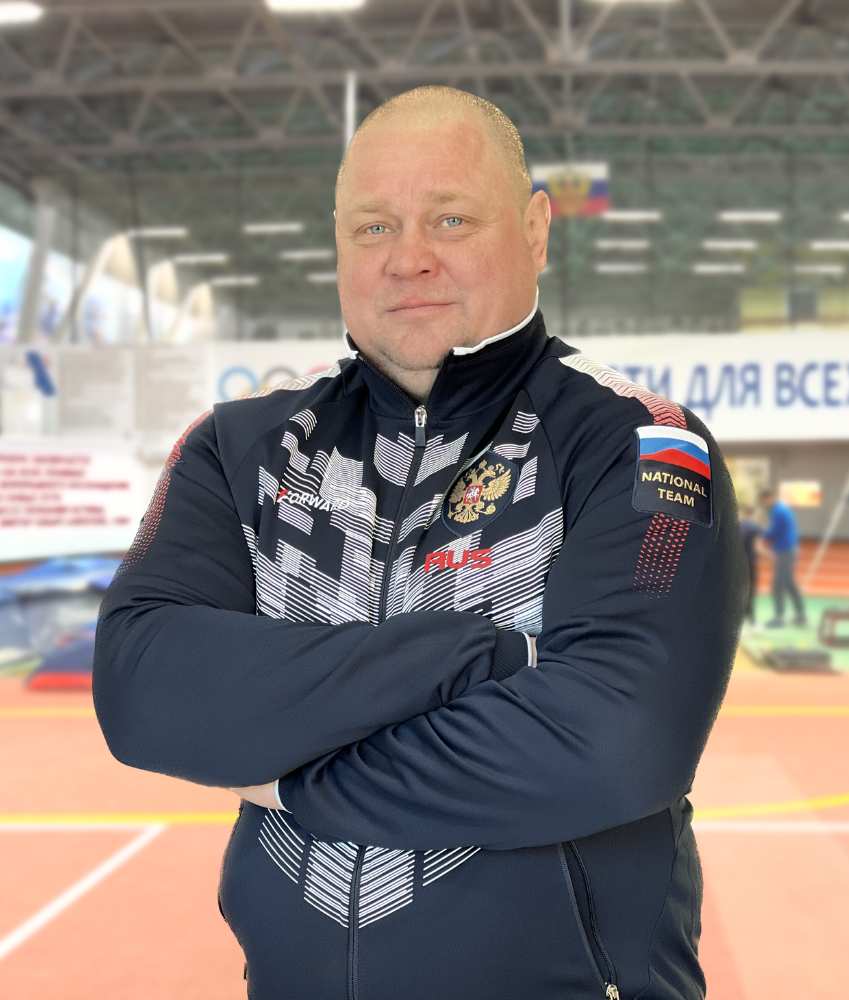 Бугаев Игорь — тренер тренажёрного зала Алексеева